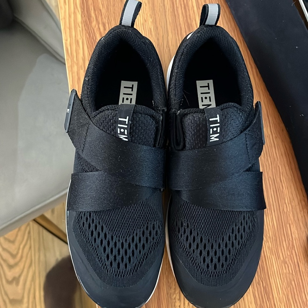Tiem Cycling Shoes black size 7.5 - never been worn.